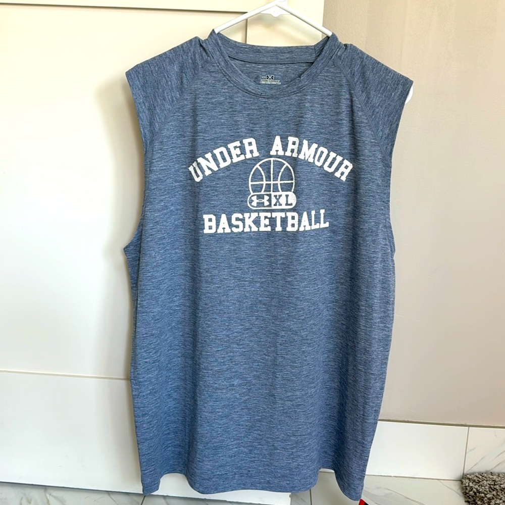 UNDER ARMOUR Sleeveless Tshirt - NEW WITH TAGS